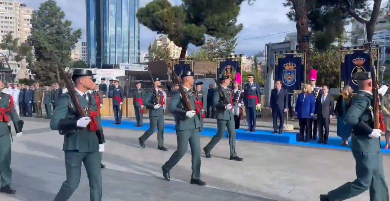 izado de bandera guardia civil colon madrid