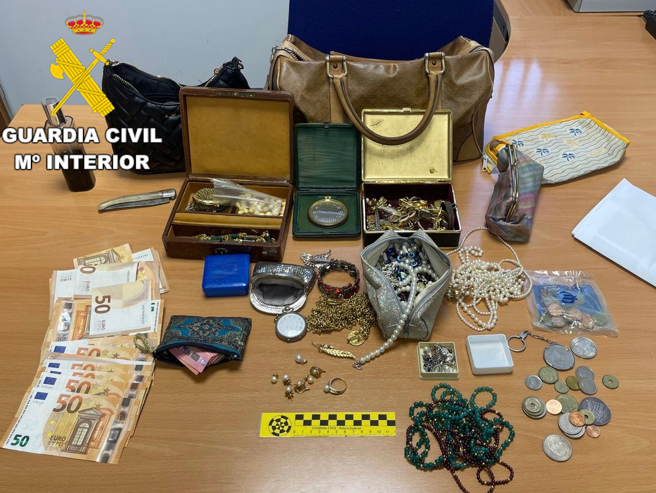 joyas y efectos recuperados.Guardia Civil
