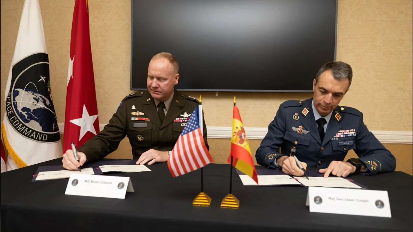 militares estados unidos espana firman acuerdo destinar oficial enlace space command 97