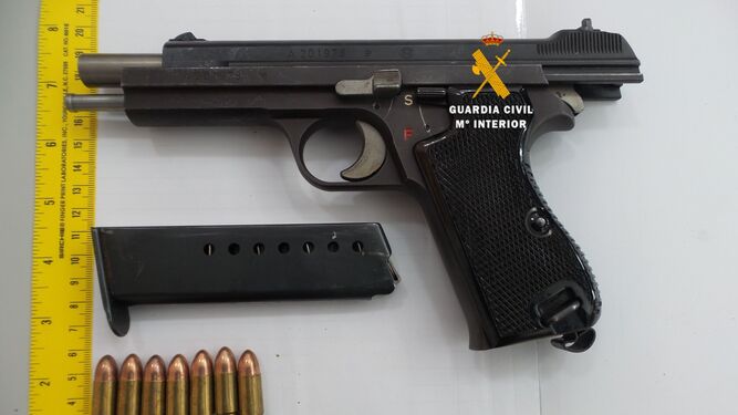 pistola intervenida Guardia Civil