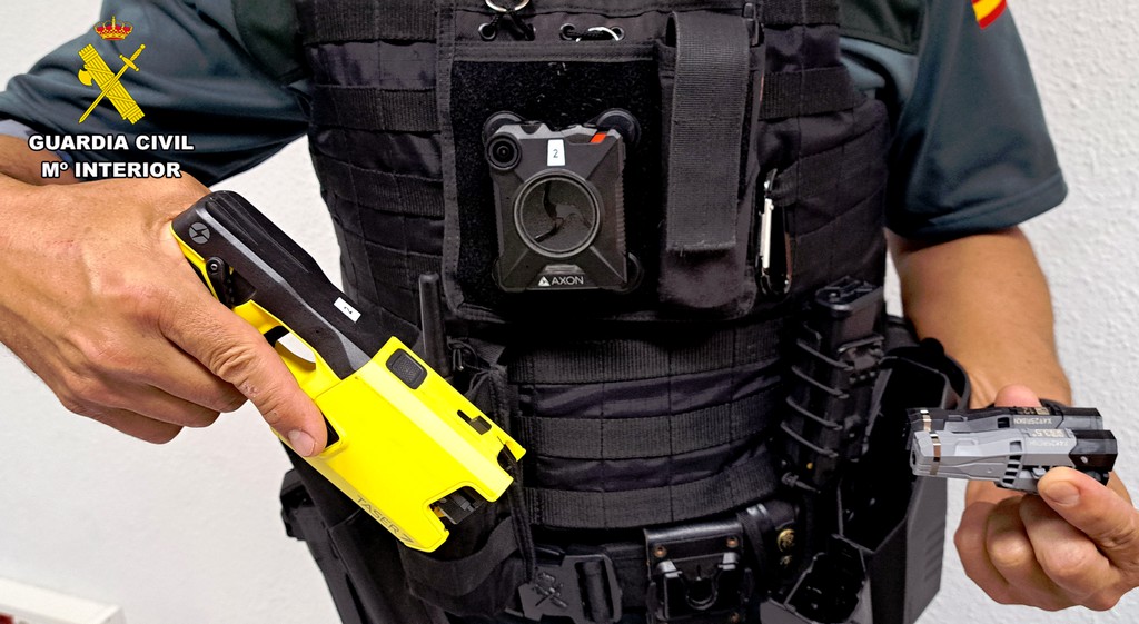 pistola taser