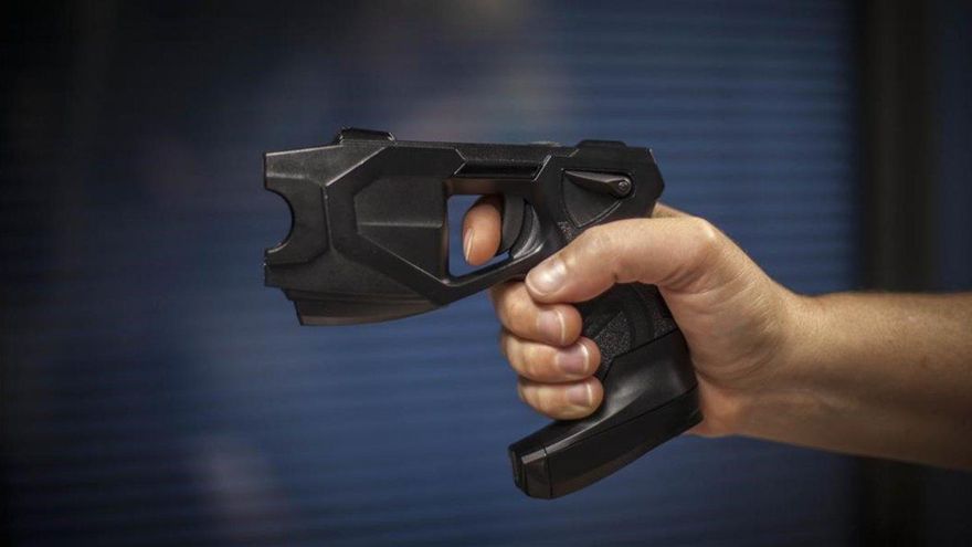 pistola taser