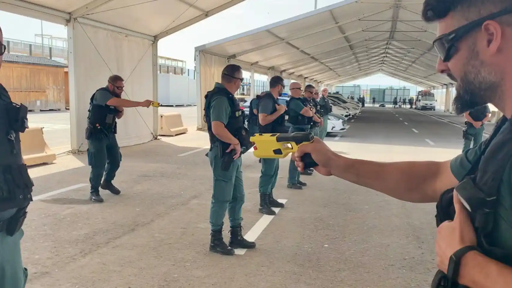 pistolas taser guardia civil