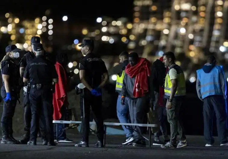 policia canarias inmigrantes