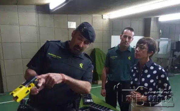 taser guardia civil directora