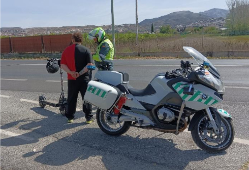 trafico granada patineta