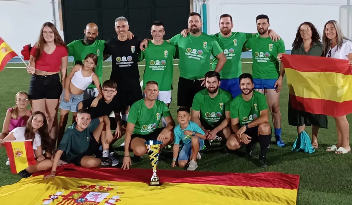 triangular benefico pruna 02
