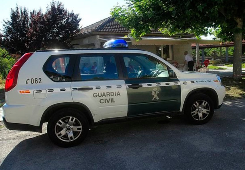 vehiculo guardia civi nissan