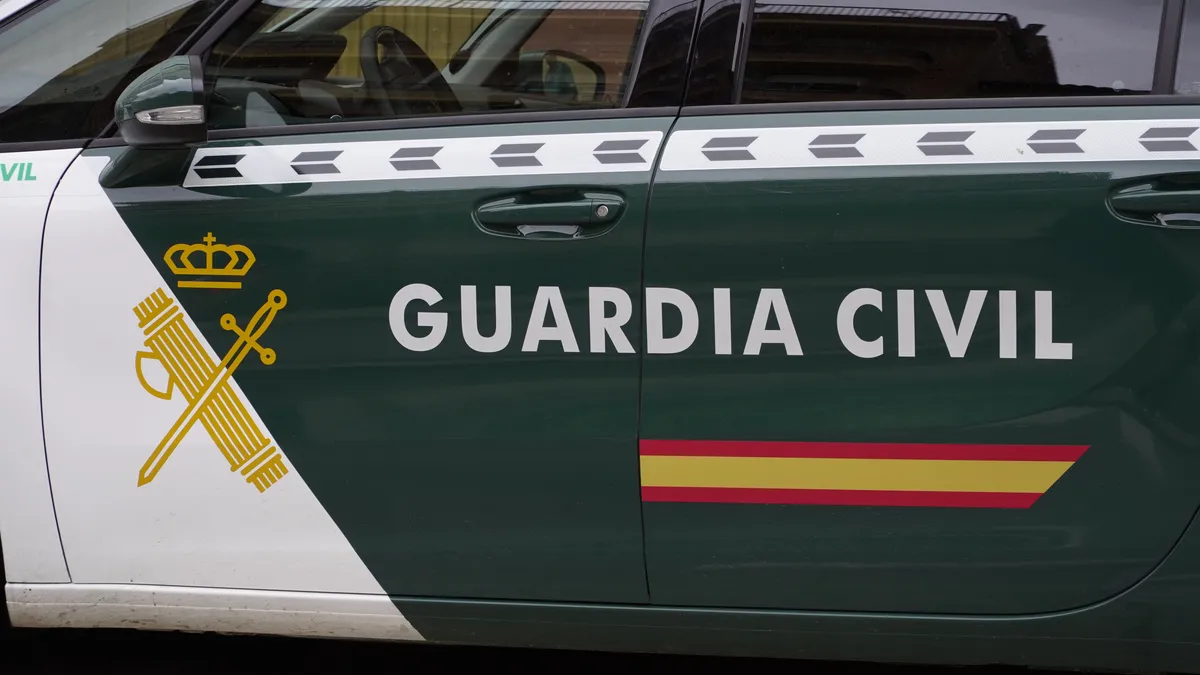 vehiculo guardia civil 33