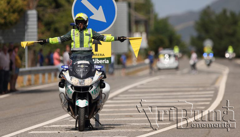 vuelta ciclista motorista marca de agua