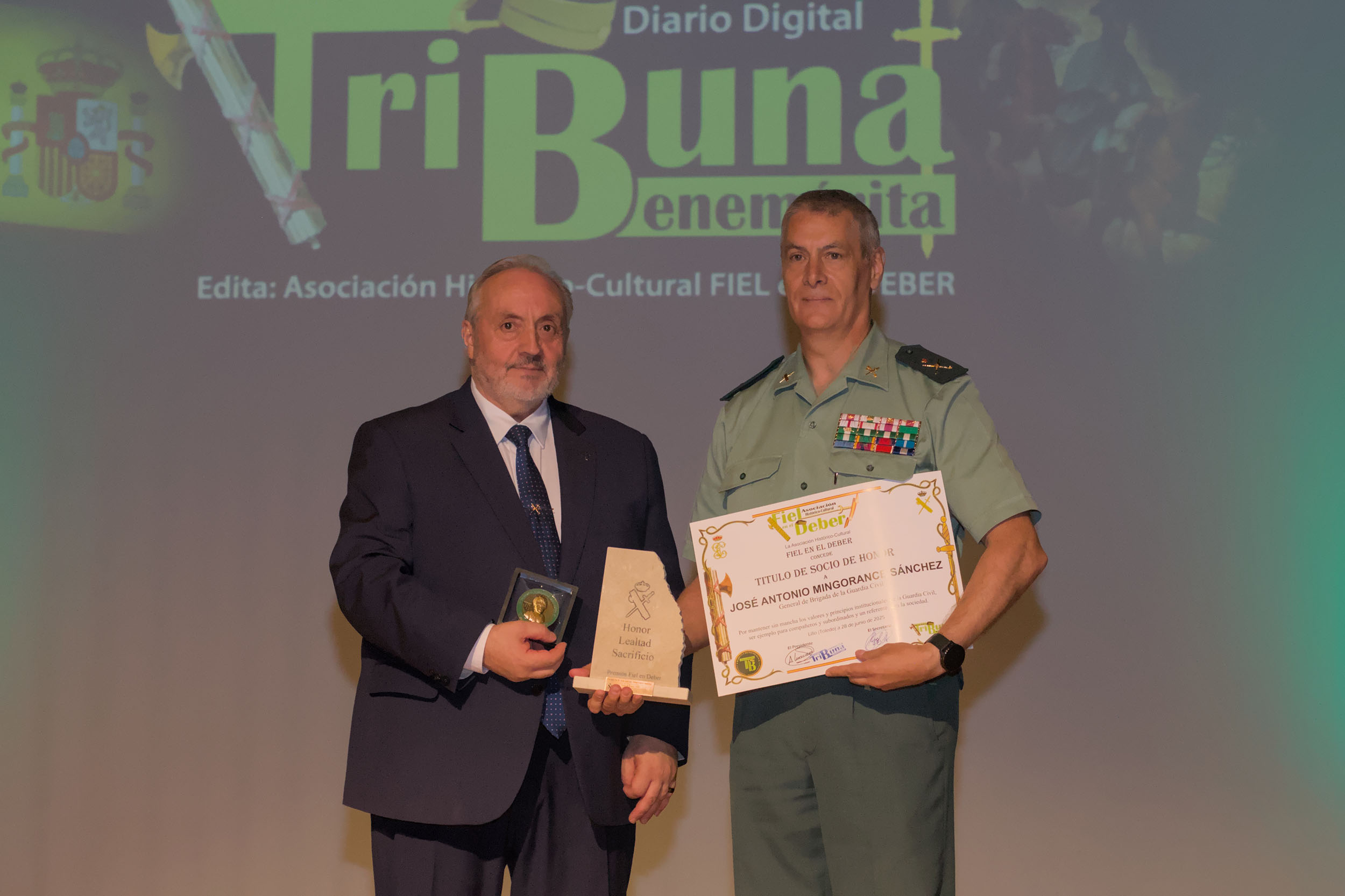 TBPremiosFiel25 111