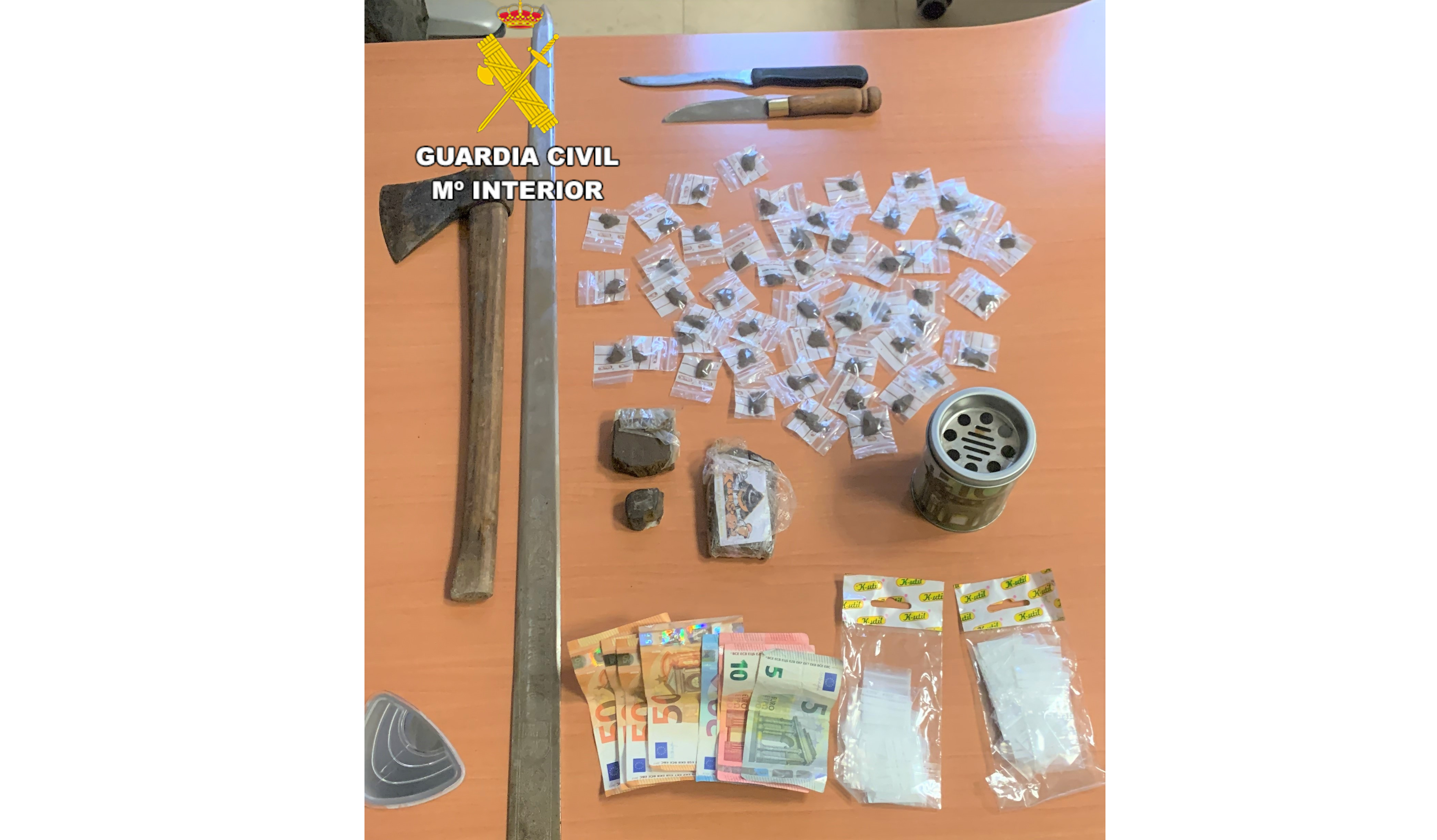 droga y armas decomisadas.GC