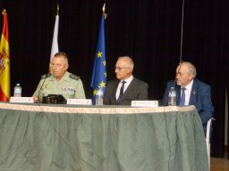 memorialmariajesuscarrascosa-entregadedistinciones-tenientecoronelherreraclausura1