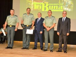 memorialmariajesuscarrascosa-entregadedistinciones5-agentestrafico