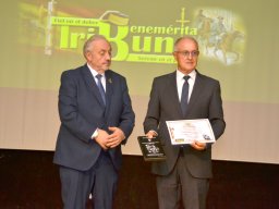 memorialmariajesuscarrascosa-entregadedistinciones5-alcalde