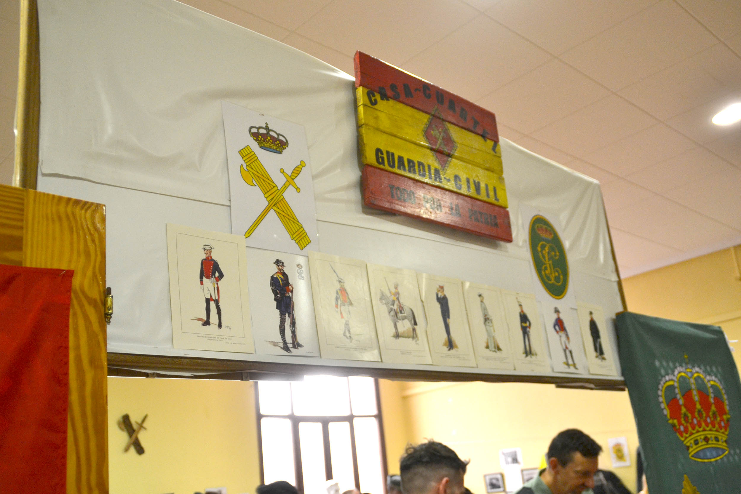 Las dos exposiciones sobre Historia de la Guardia Civil y Felipe VI, permanecerán abiertas hasta el 17 de julio en el Salón de Actos del Ayuntamiento de LIllo