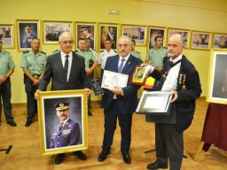 memorialmariajesuscarrascosa-inauguracionexposreyconalcalde-antoniomancera-y-autor