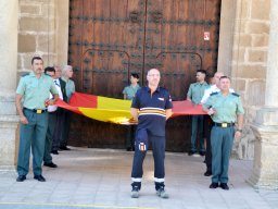 memorialmariajesuscarrascosa-izadadebandera
