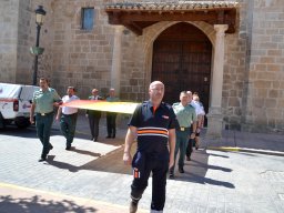 memorialmariajesuscarrascosa-izadadebandera1