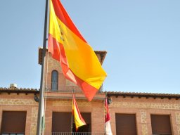 memorialmariajesuscarrascosa-izadadebandera9-4