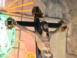 02-procesion-cristo-de-la-expiracion-villaescusa-saliendo-1