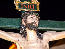 04-procesion-cristo-de-la-expiracion-villaescusa-llegada-parroquia-9